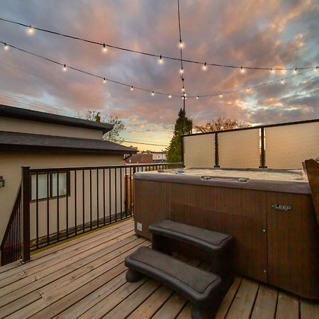 Bright Modern Home - King Bed - Free Parking - Fireplace - Fast Wi-Fi - Free Netflix Edmonton Dış mekan fotoğraf