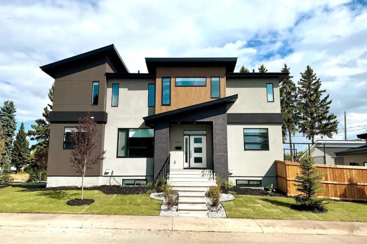 Bright Modern Home - King Bed - Free Parking - Fireplace - Fast Wi-Fi - Free Netflix Edmonton Dış mekan fotoğraf