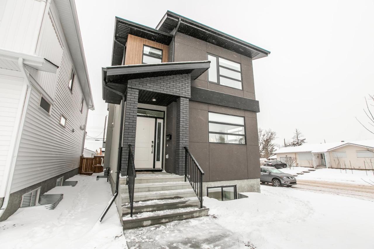 Bright Modern Home - King Bed - Free Parking - Fireplace - Fast Wi-Fi - Free Netflix Edmonton Dış mekan fotoğraf